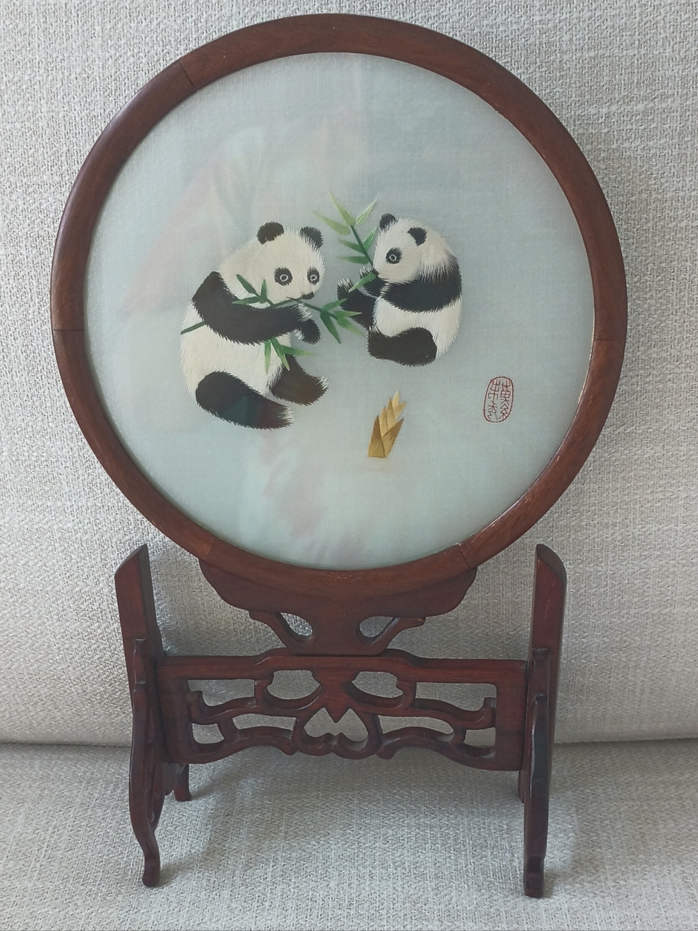 Round Embroidered Silk Panda Table Screen - Picture 4 of 10